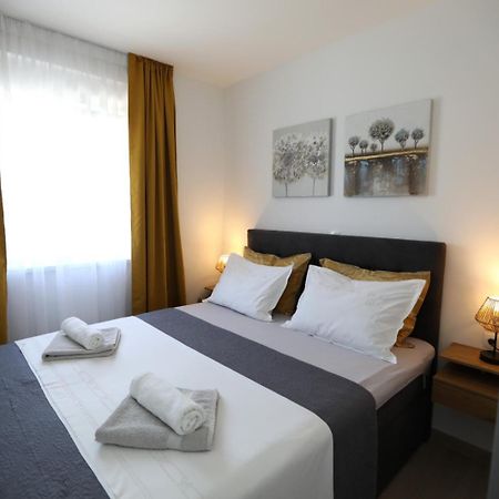 Rosa Mystica Apartment โตรกีร์ ภายนอก รูปภาพ