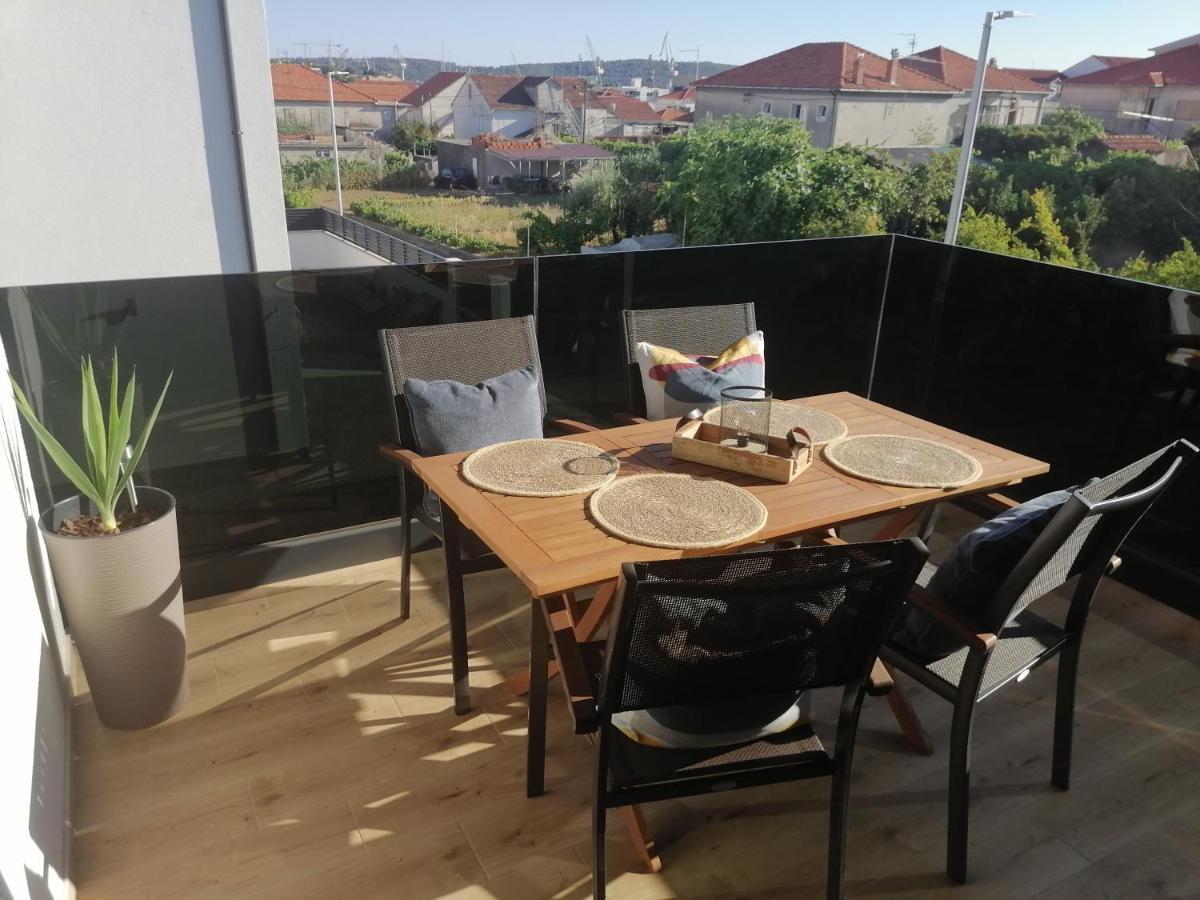 Rosa Mystica Apartment โตรกีร์ ภายนอก รูปภาพ