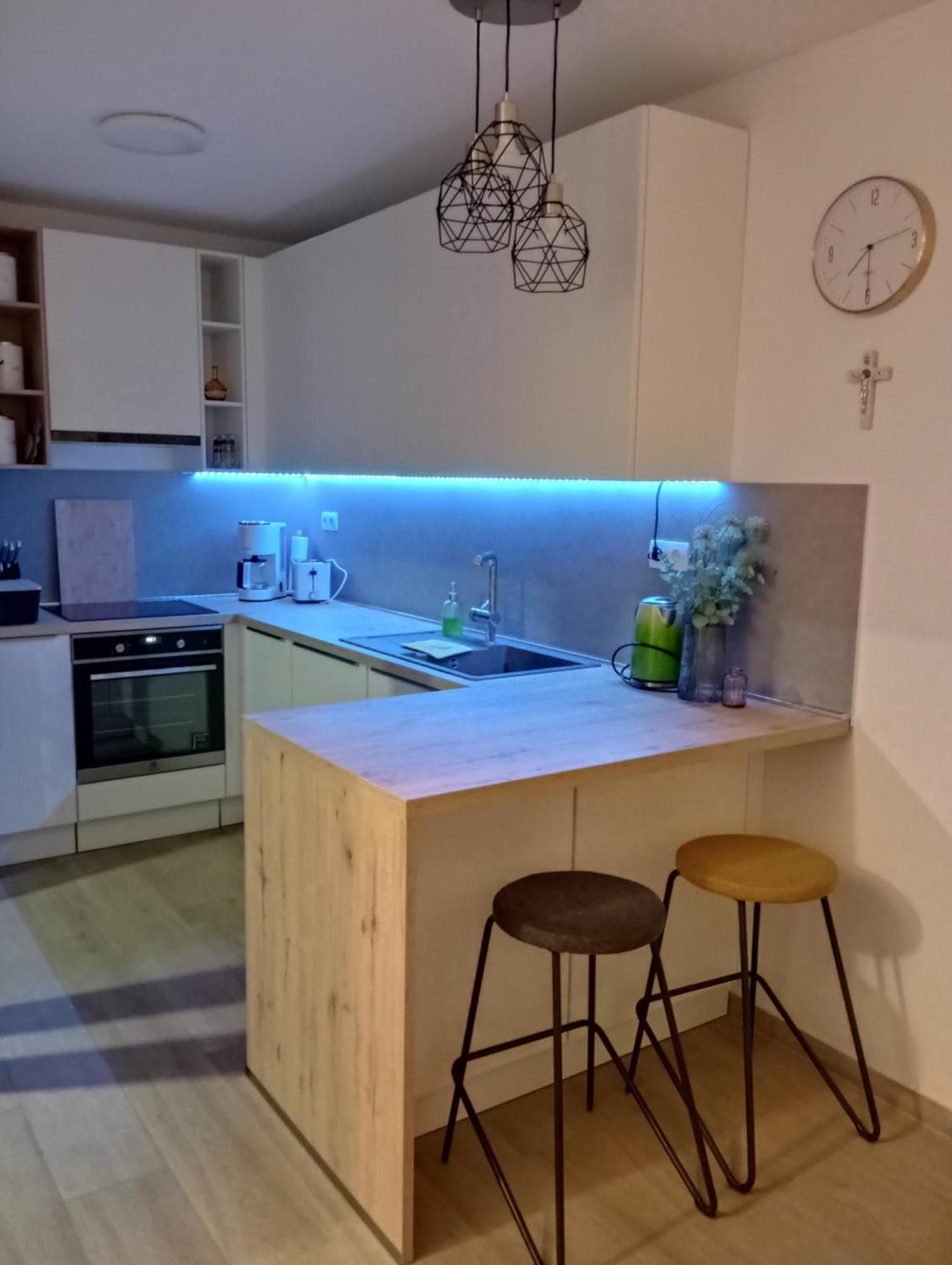 Rosa Mystica Apartment โตรกีร์ ภายนอก รูปภาพ