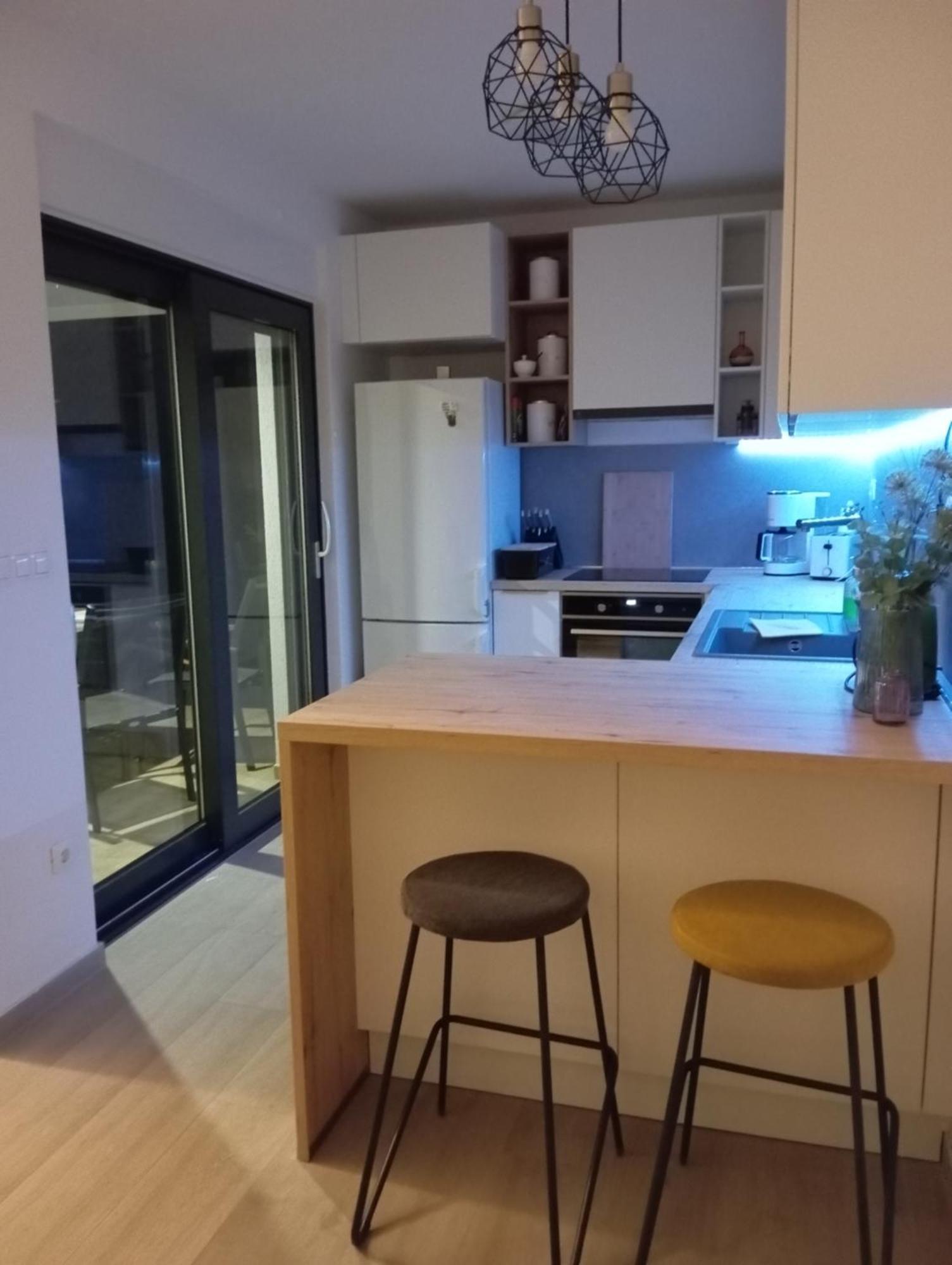 Rosa Mystica Apartment โตรกีร์ ภายนอก รูปภาพ