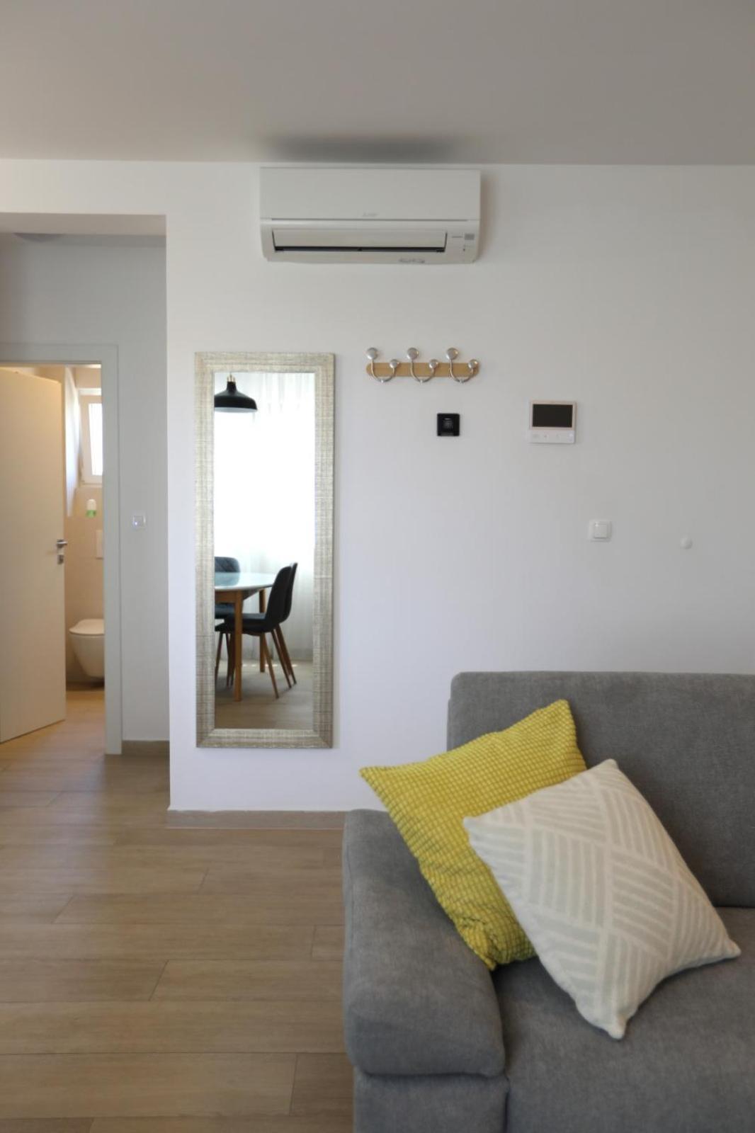 Rosa Mystica Apartment โตรกีร์ ภายนอก รูปภาพ