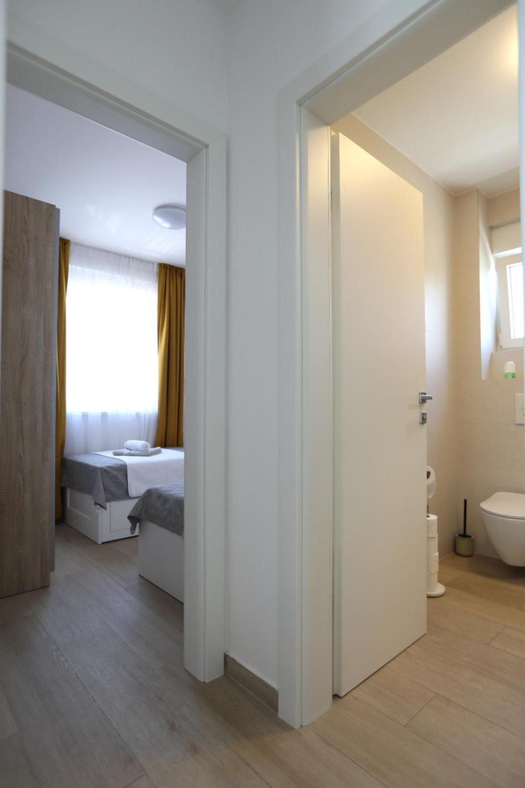Rosa Mystica Apartment โตรกีร์ ภายนอก รูปภาพ