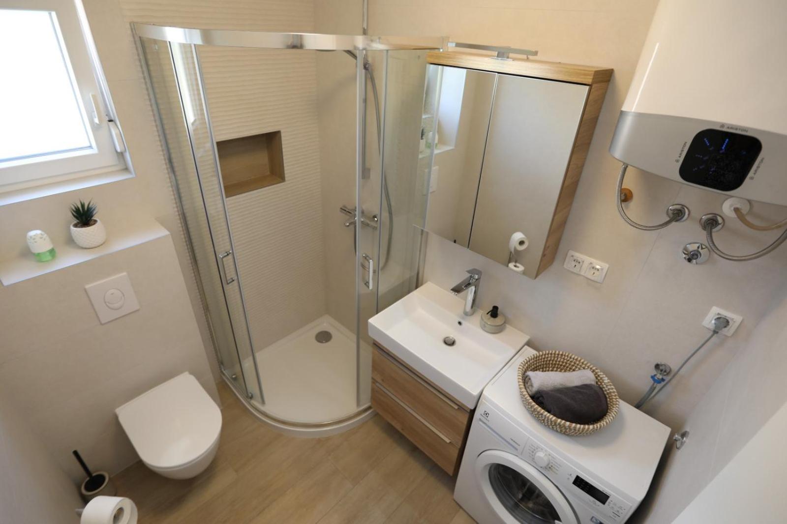Rosa Mystica Apartment โตรกีร์ ภายนอก รูปภาพ