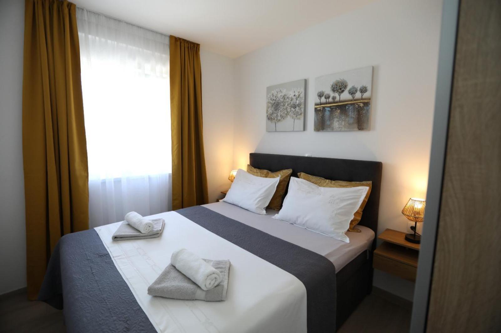 Rosa Mystica Apartment โตรกีร์ ภายนอก รูปภาพ