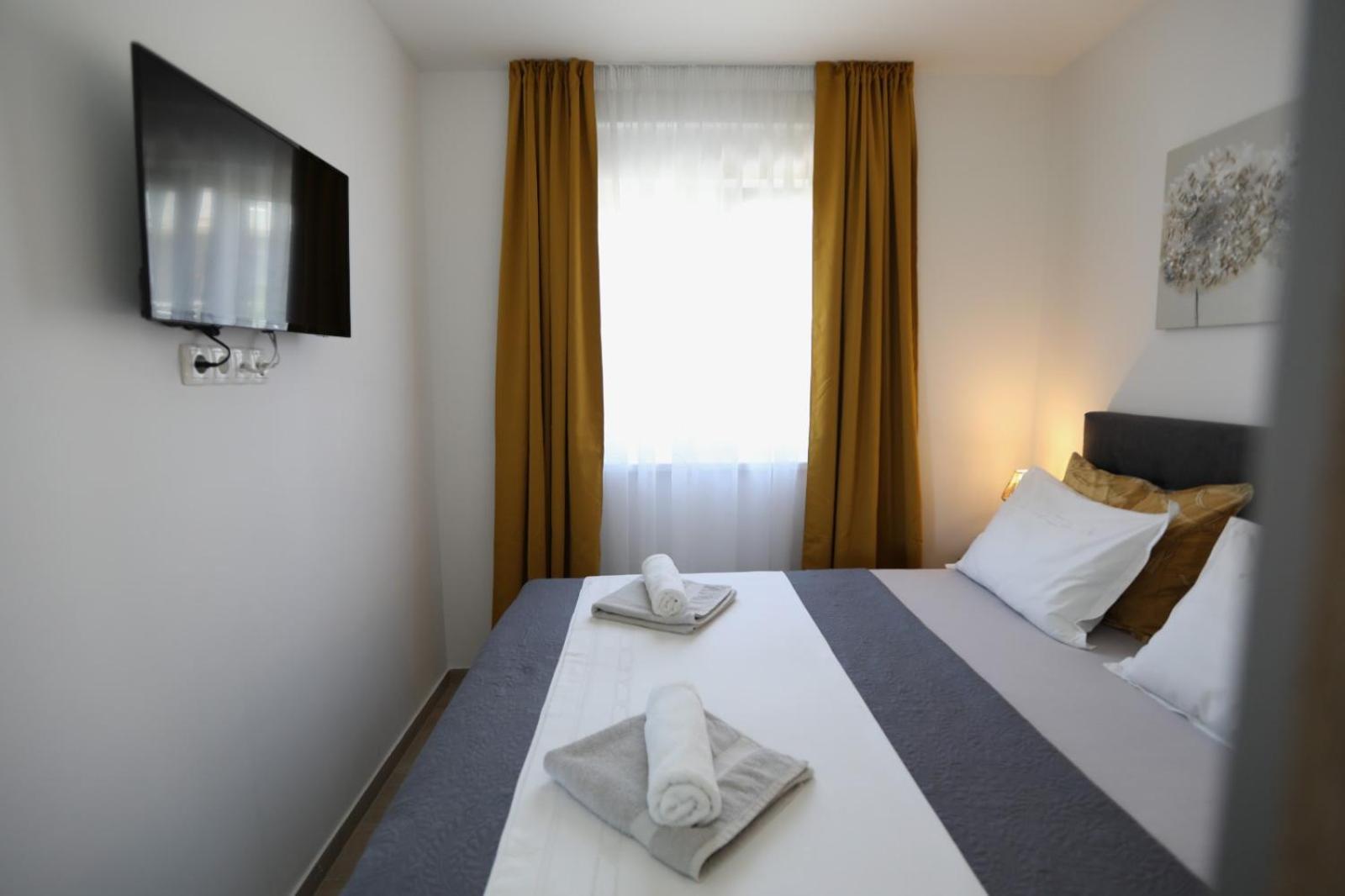 Rosa Mystica Apartment โตรกีร์ ภายนอก รูปภาพ