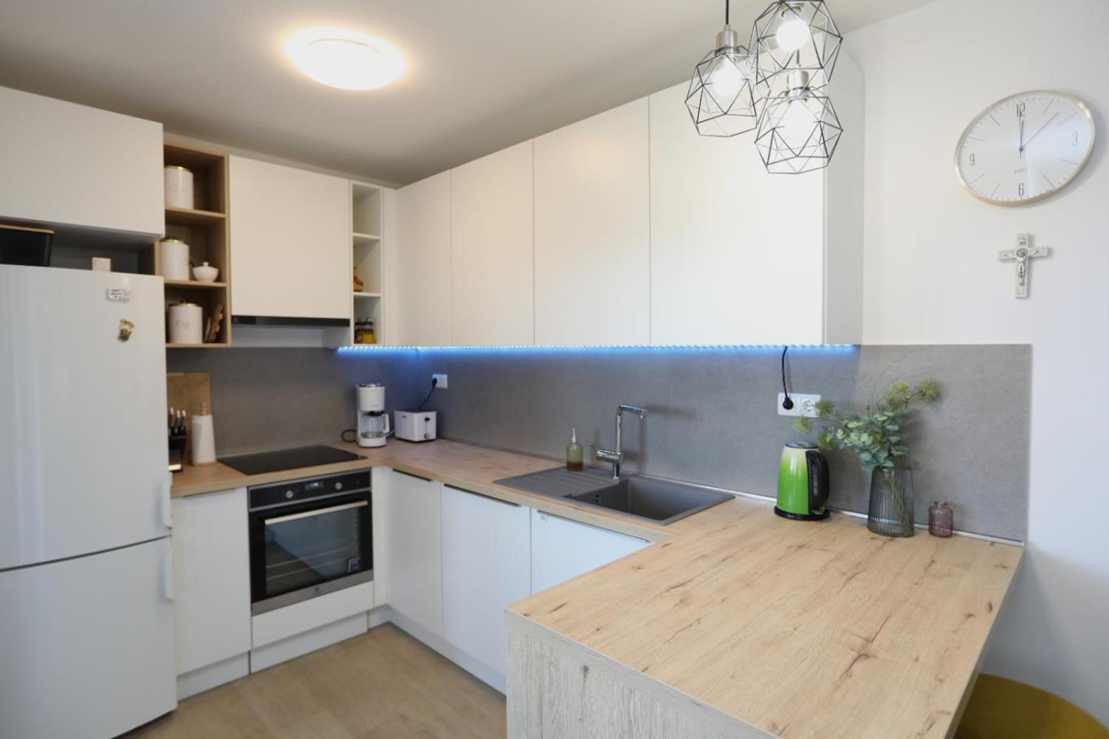 Rosa Mystica Apartment โตรกีร์ ภายนอก รูปภาพ